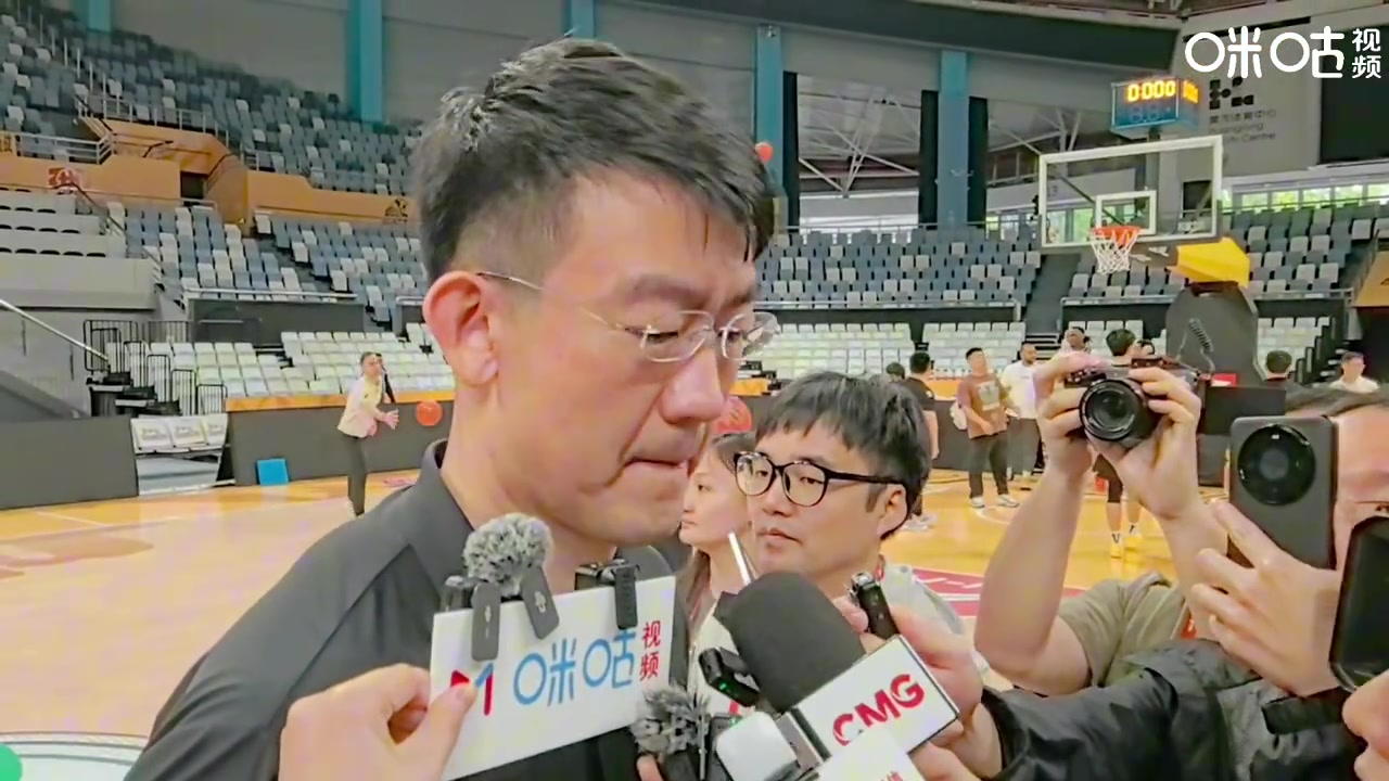 王博:第一场大家还是有点紧张 这2天主要是给球员心理上放松一点