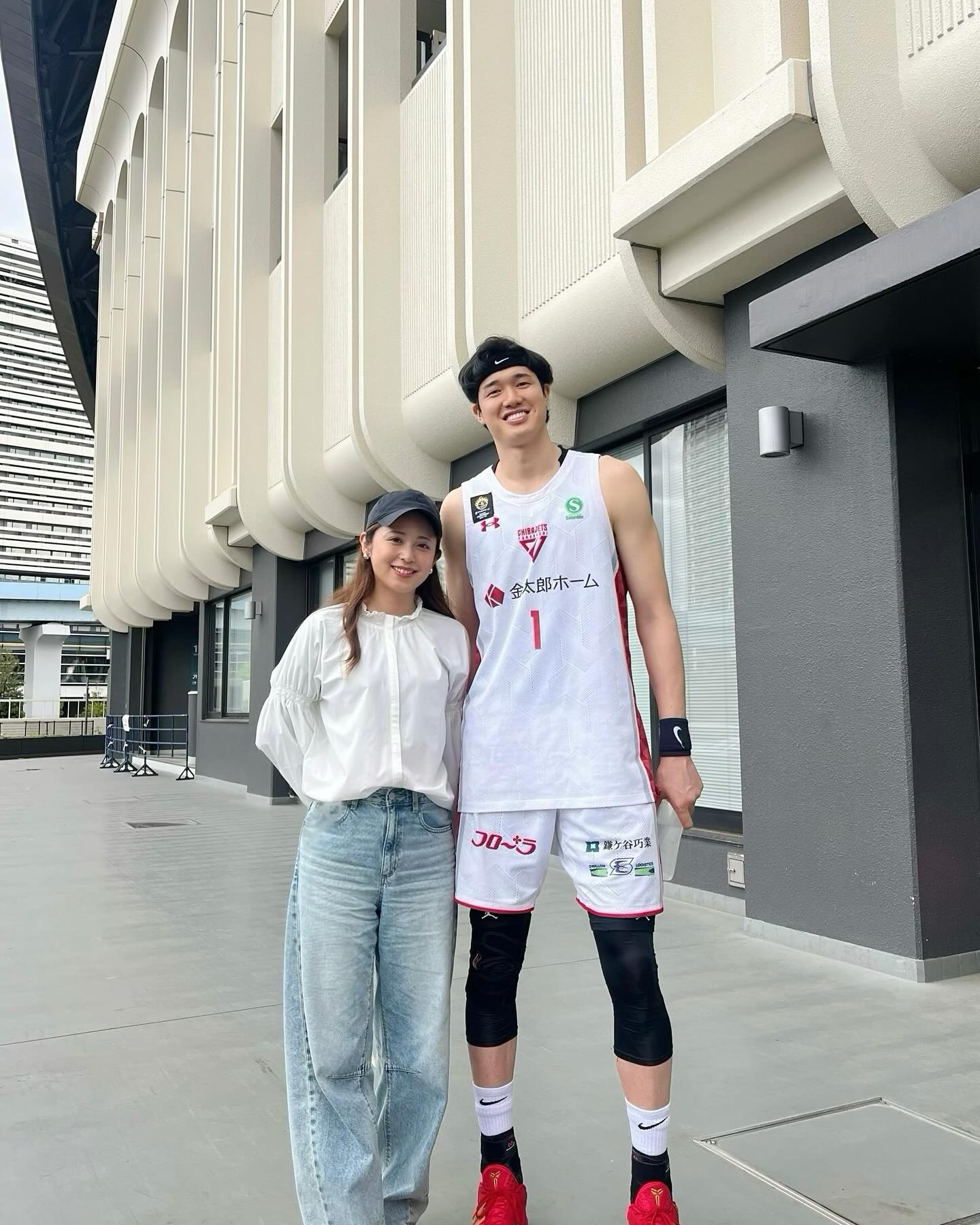 渡边雄太结束B联赛首季征程 妻子晒合照纪念:干得不错